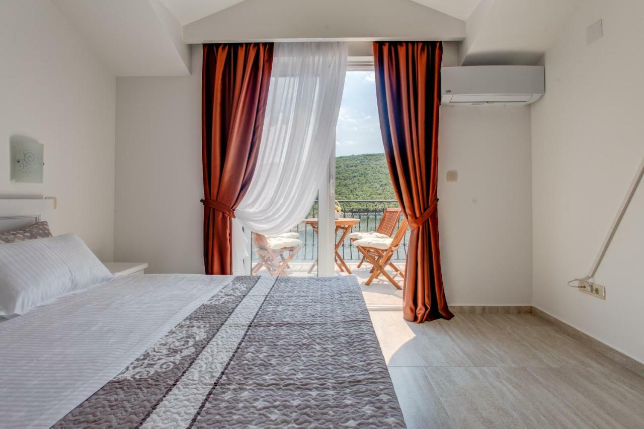 Villa San Apartments Tivat Exterior photo